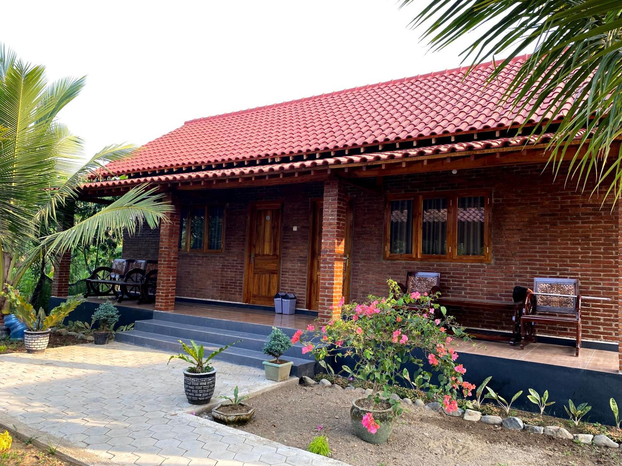 Adventure Turtle Homestay Meru Betiri Sarungan Exterior photo