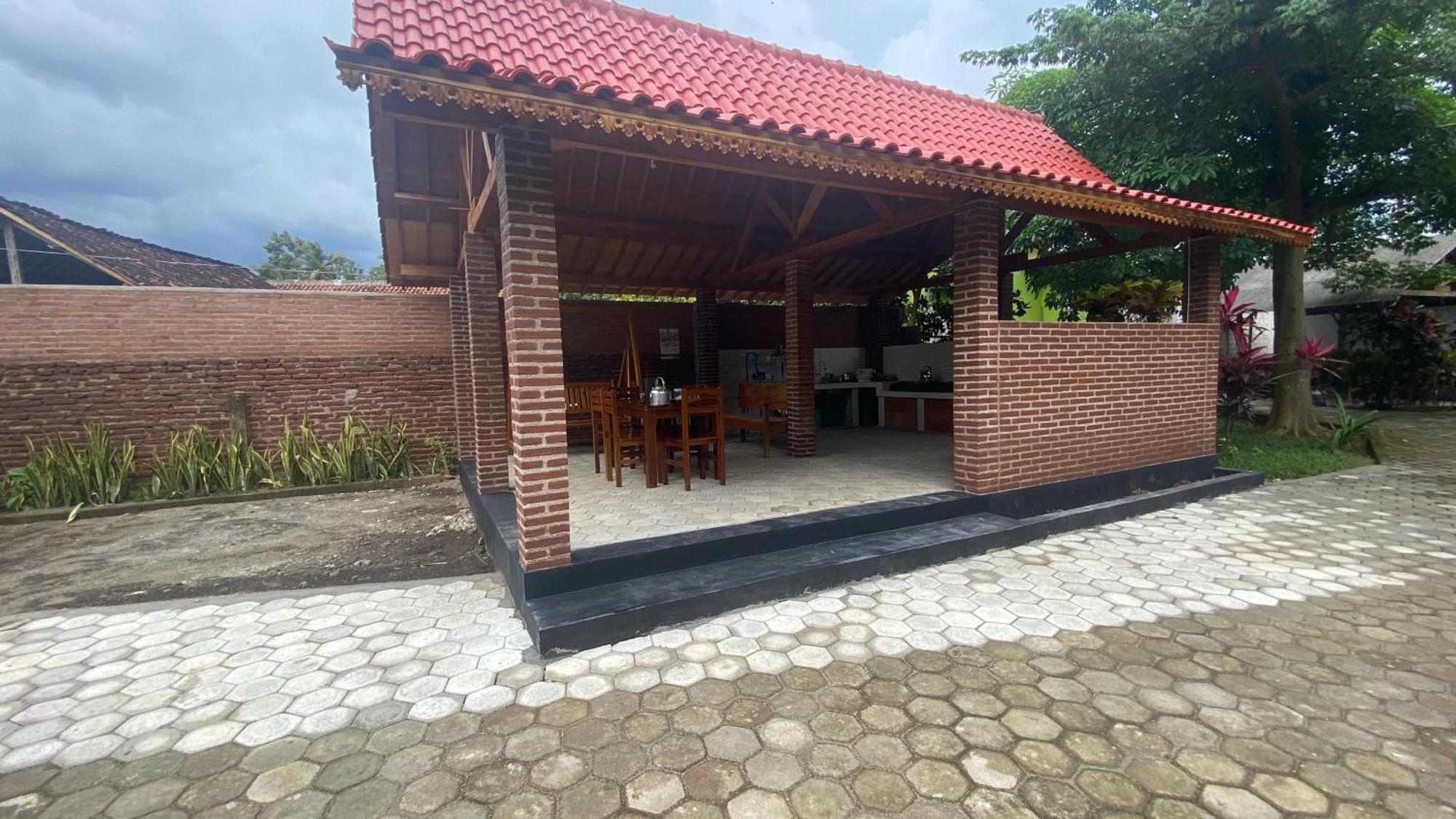Adventure Turtle Homestay Meru Betiri Sarungan Exterior photo