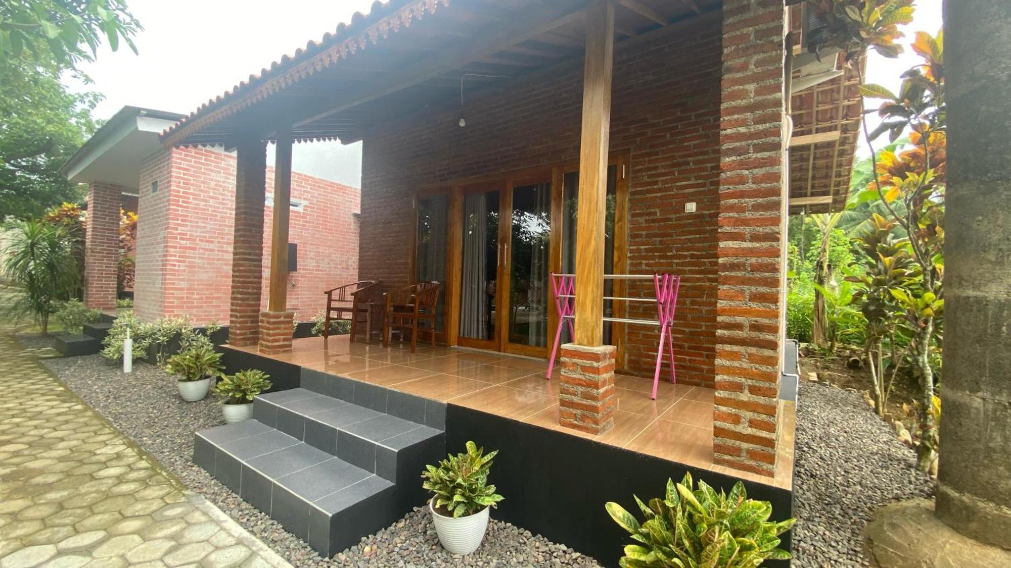 Adventure Turtle Homestay Meru Betiri Sarungan Exterior photo